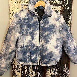 EUC women’s Wild Fable tie died sky puffer jacket. Size XS.